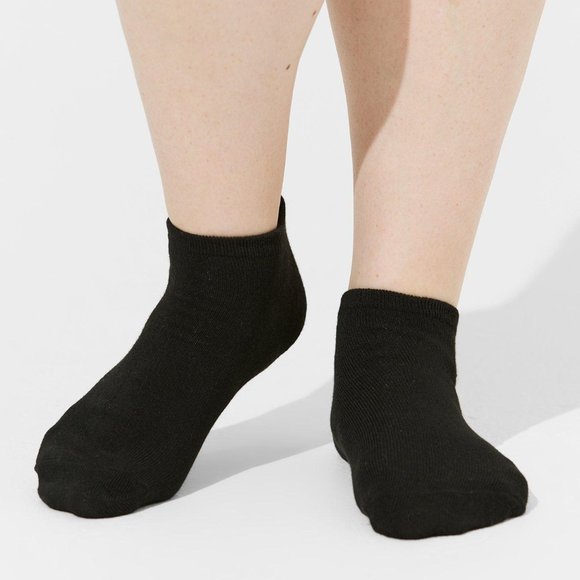 ❤️NWT VINTAGE TORRID 5 PAIRS WIDE SOCKS - CHRISTMAS SOCKS - SKULLS STARS WIDE WW - Picture 4 of 11